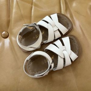Classic toddler Salt Water sandals in white
